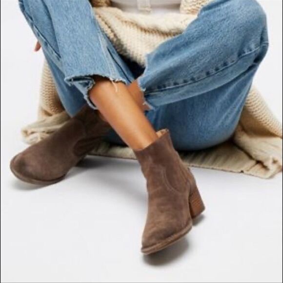 UGG Bandara Suede Ankle Boot Taupe Size 9 Zipper Leather Heel Boots - Picture 2 of 13